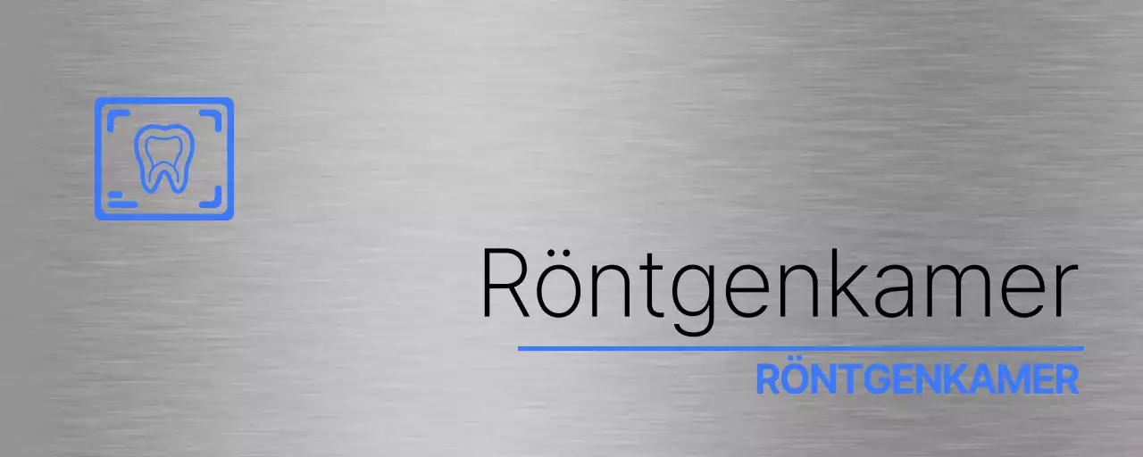 Eenvoudig naamplaatje met blauwe en zwarte tandartspraktijknaam en een eenvoudig pictogram