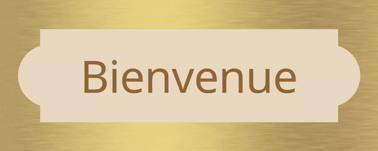 Une signalétique simple avec une enseigne beige et marron et des formes.