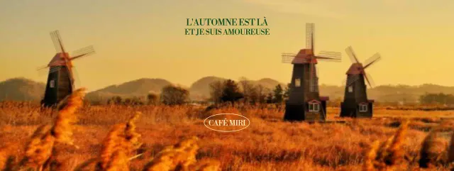 Ambiances automnales Un café aux accents automnaux, accentué par une police de caractères épurée sur fond de roselières et de moulins à vent.