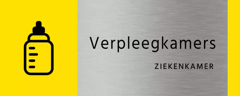 Eenvoudige plaatsaanduiding in geel en zwart met de naam van de lactatieruimte van het gebouw en een vierkant babyflespictogram.