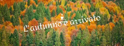 Caffè autunnale con accenti corsivi su uno sfondo montuoso di foglie autunnali colorate
