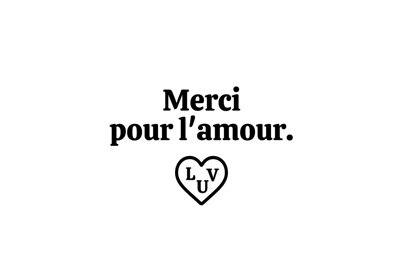 Une enveloppe de remerciement simple, portant la marque, avec un texte noir et une illustration en forme de cœur.