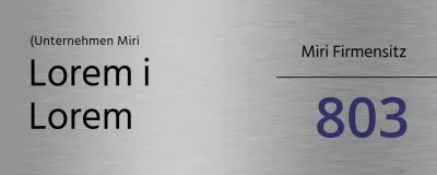 Schwarze und marineblaue Firmenschilder mit Ortsnamen und Linien