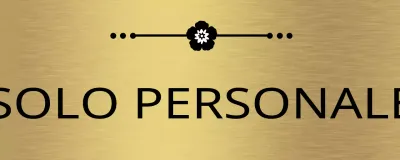 Semplice segnaletica segnaposto con nomi di aree del personale in nero e illustrazioni di linee floreali