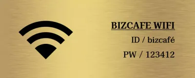 Eenvoudige bewegwijzering met zwarte wifi-informatie over de winkellocatie en eenvoudige pictogrammen