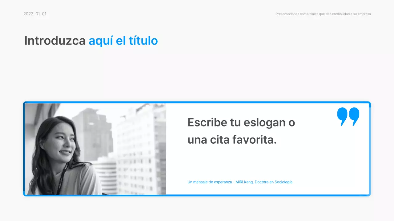 Informe corporativo con un moderno estilo degradado en azul y blanco