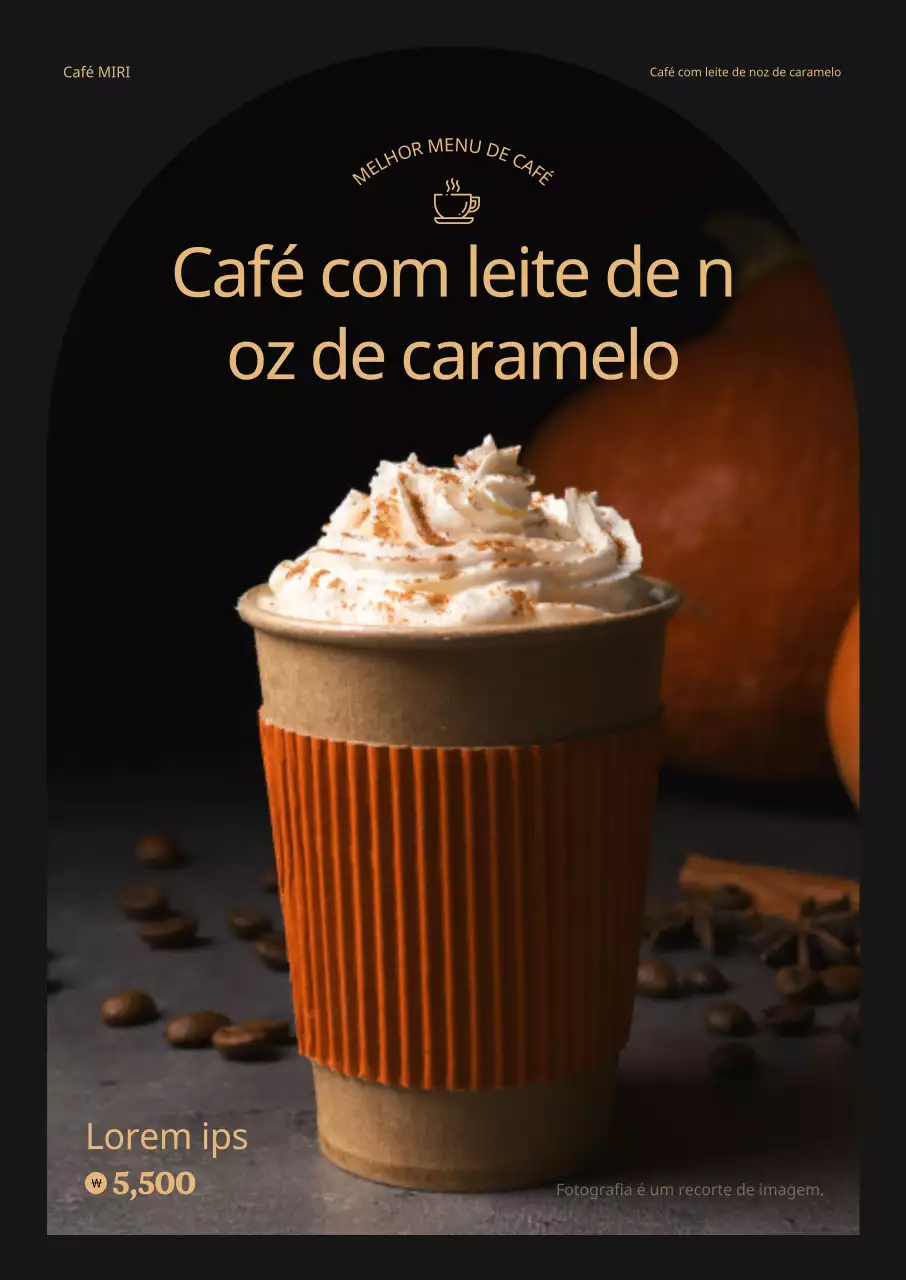 Promover o café quente sobre um fundo cinzento escuro