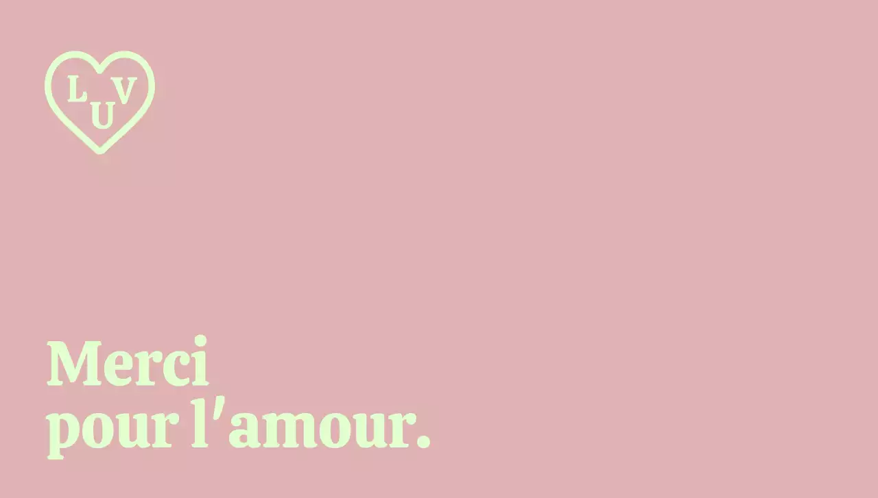 Une enveloppe de remerciement simple, portant la marque, avec un texte et une illustration en forme de cœur.