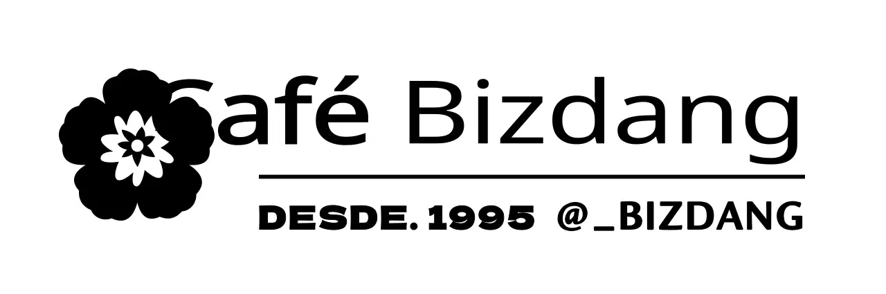 Artigos de café com um logótipo preto e florido e o nome do café.