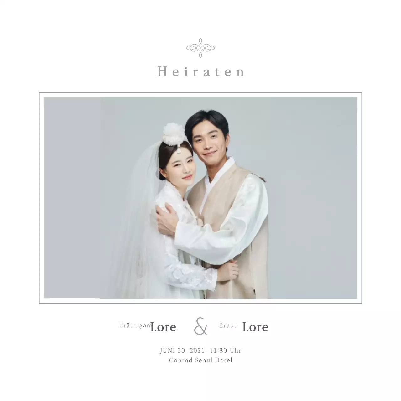 Quadratische Postkarte für die Hochzeitseinladung mit Foto für einen sauberen Look