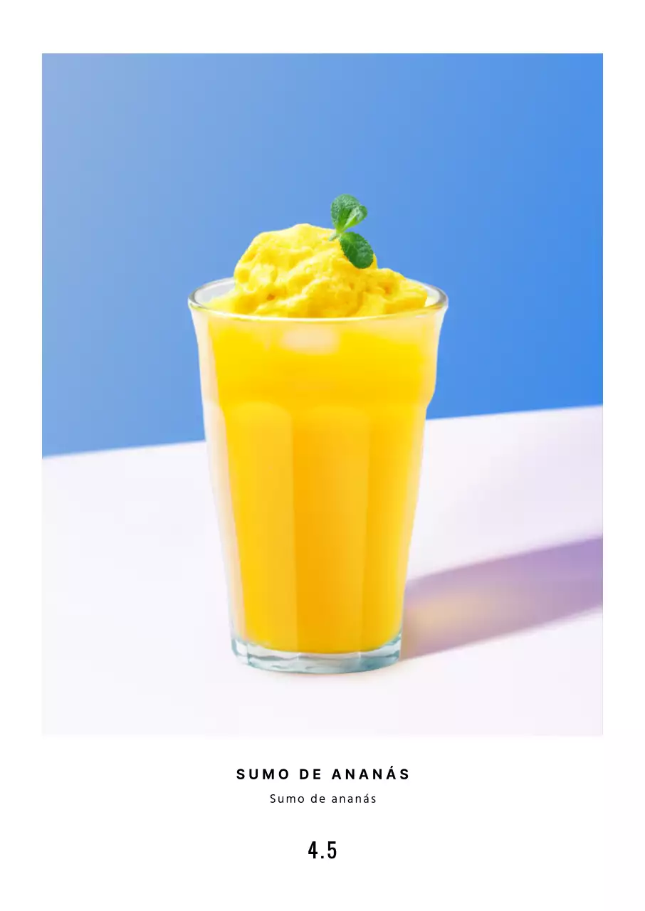 Smoothie de ananás azul e minimalista