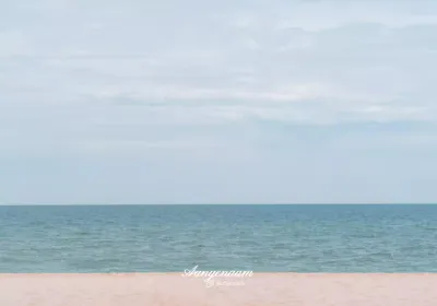 Toeristische souvenirs met echte foto's van emotionele zonsondergang groene velden