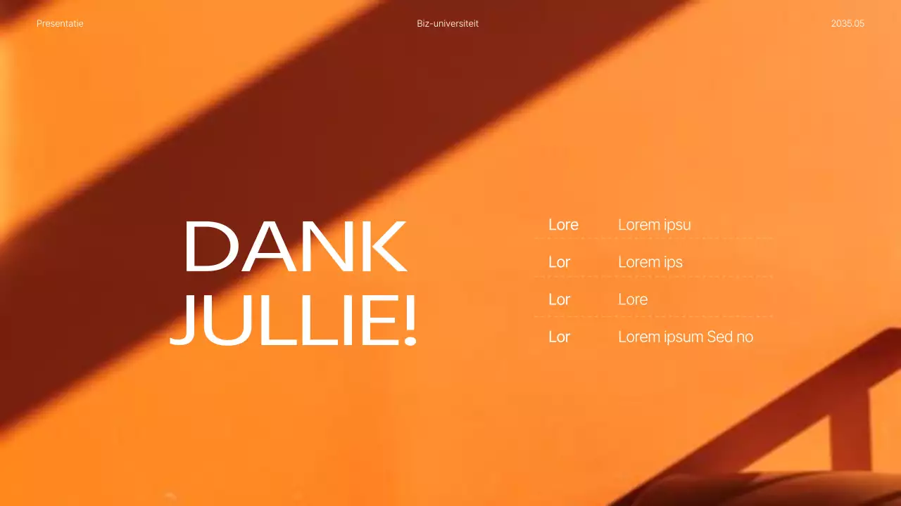 Voedings- en maaltijdplannen gemarkeerd in blauwe en oranje foto's