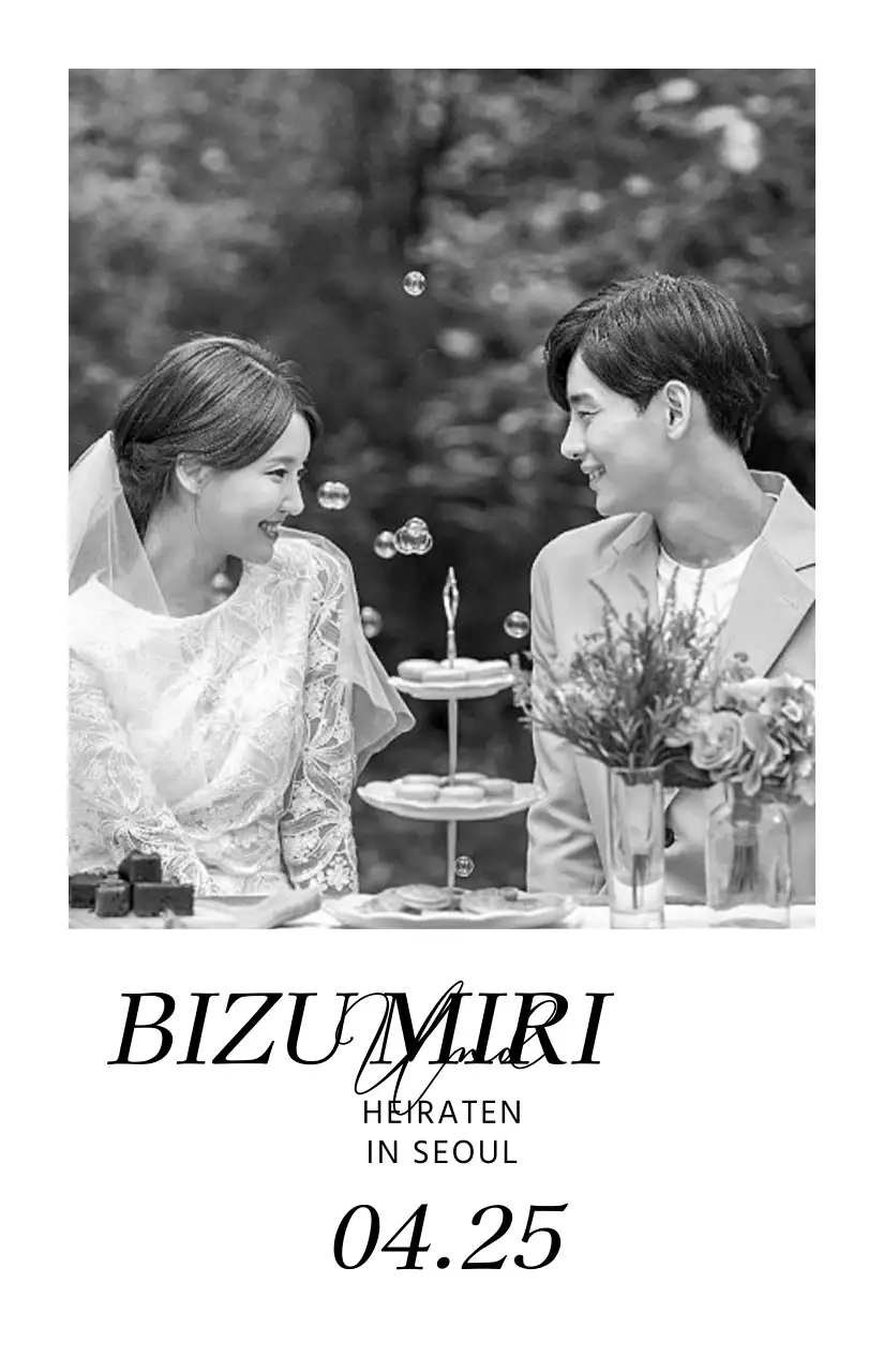 Fotokarte Hochzeitseinladung mit einem einfachen schwarz-weißen Hochzeitsbild