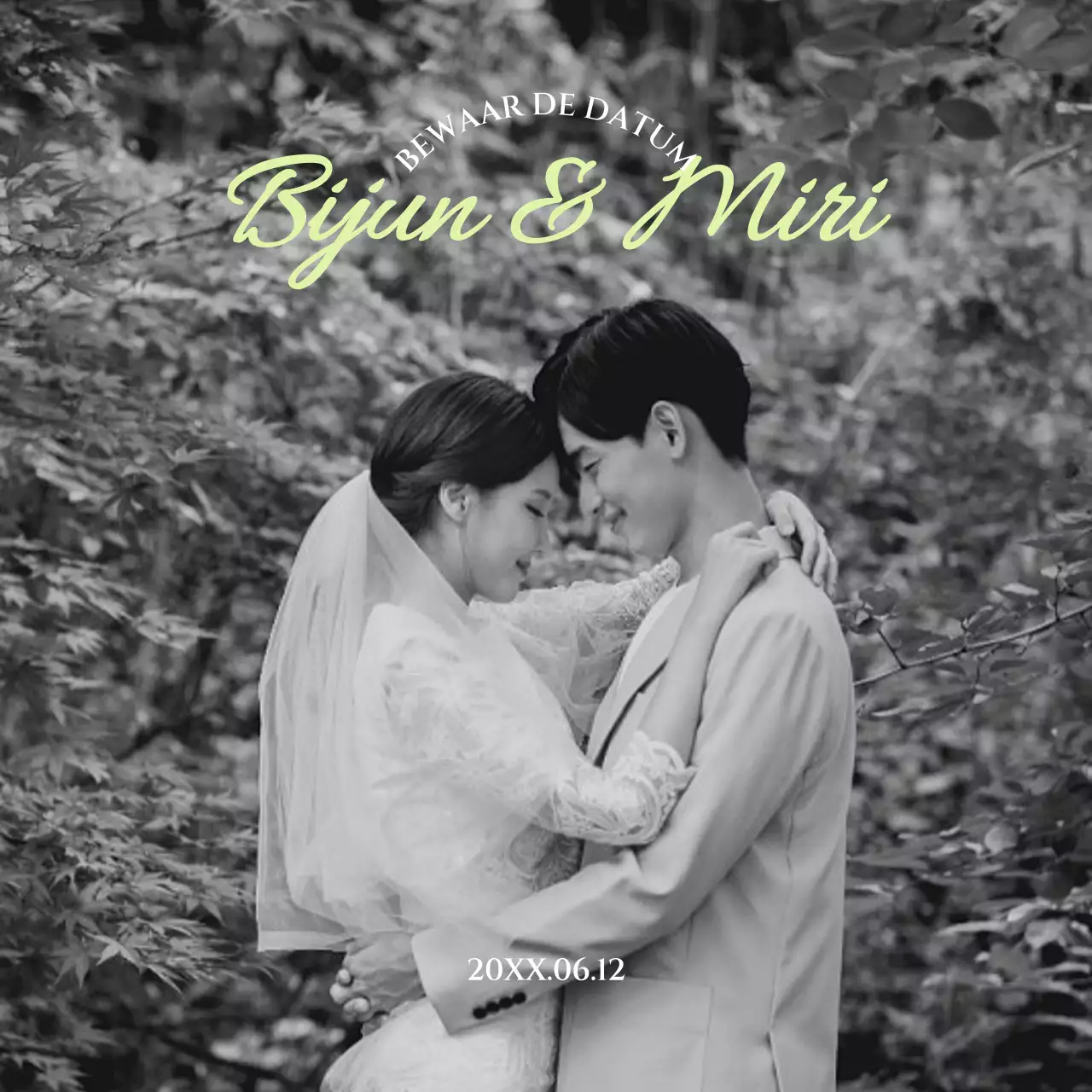 Bruiloft uitnodiging in zwart en wit met groene accenten