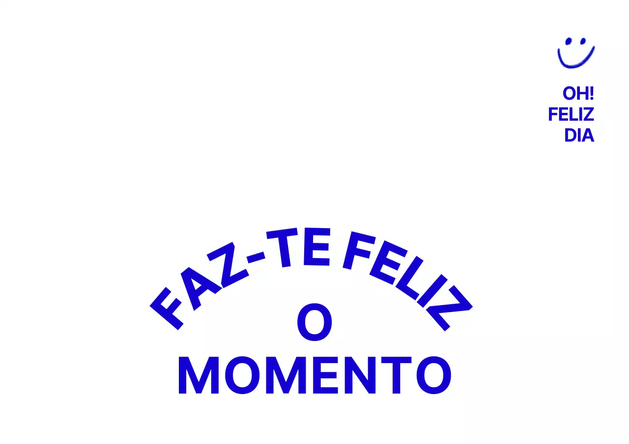 Mercadoria de marca simples e gira em azul-marinho