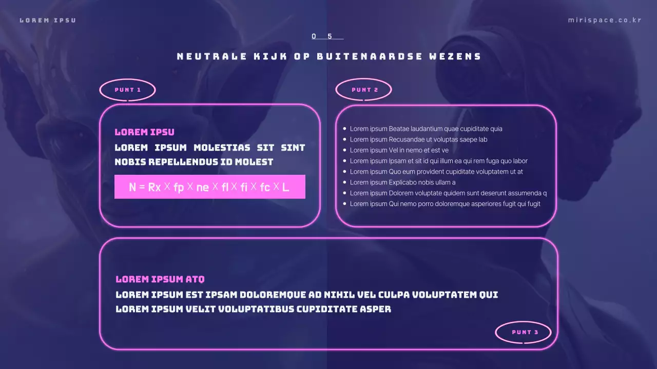 Trainingsmateriaal met foto's van buitenaardse wezens op een blauwe achtergrond