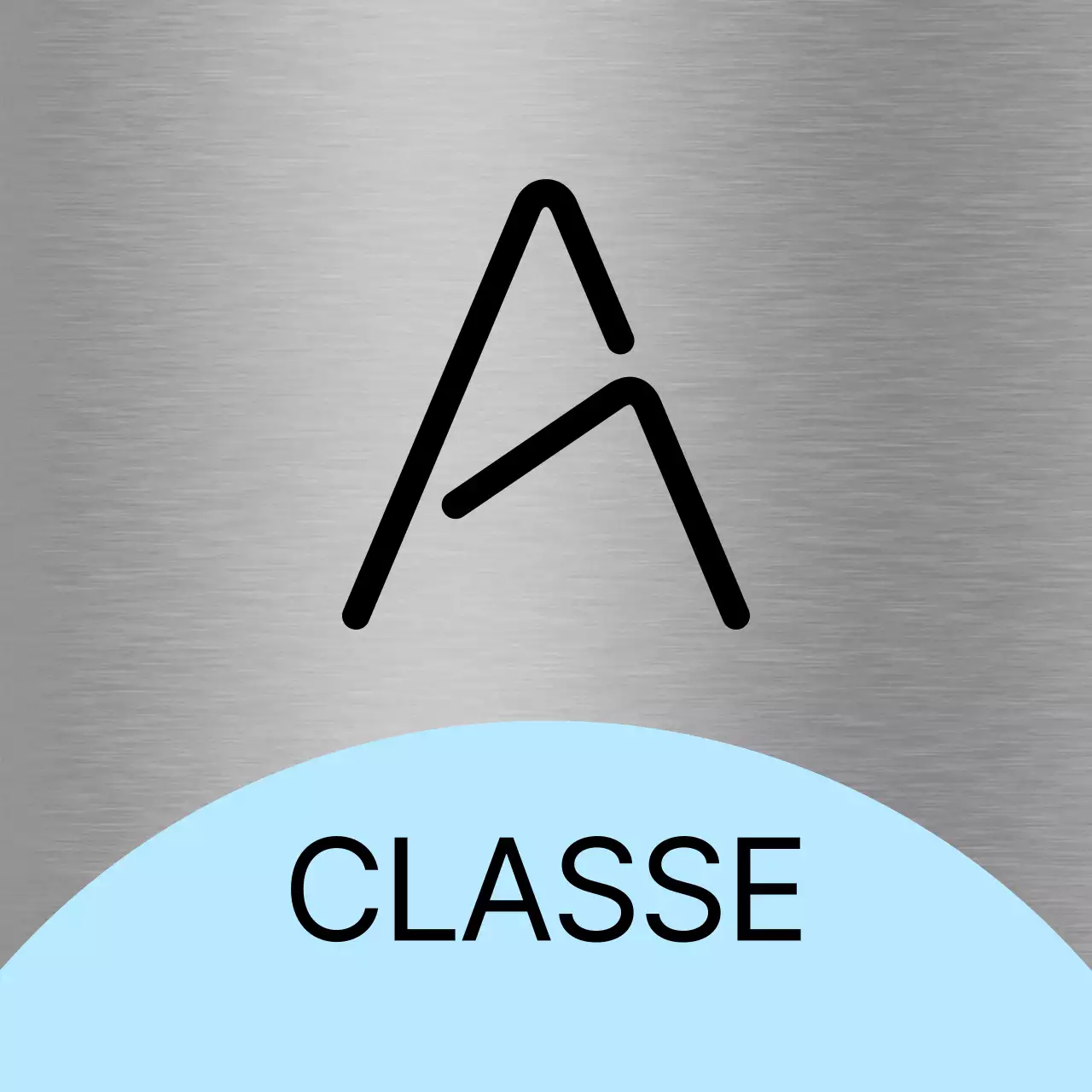 Un panneau de remplacement avec une forme rose-mauve clair et des noms de classes en noir.