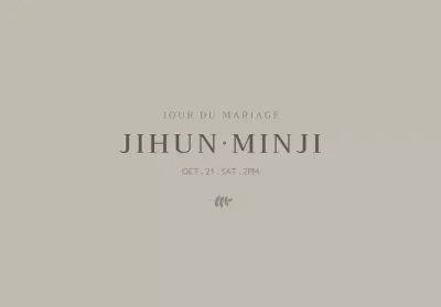 Enveloppes d'invitation au mariage au design simple avec des illustrations botaniques dans des couleurs sourdes et les noms des mariés.