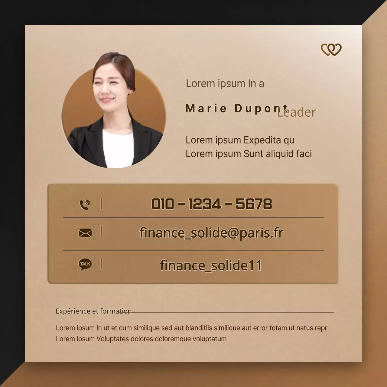 Une carte de profil simple en noir et or