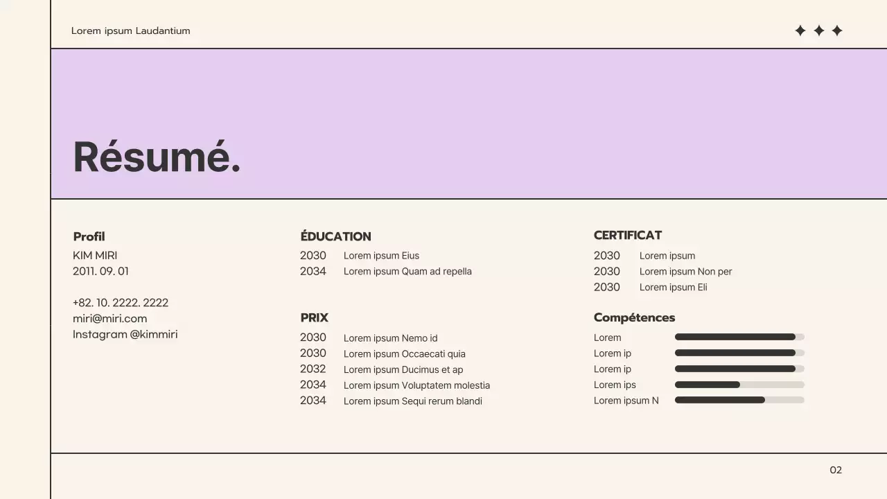 Un portfolio simple, beige et mauve, pour la recherche d'un emploi