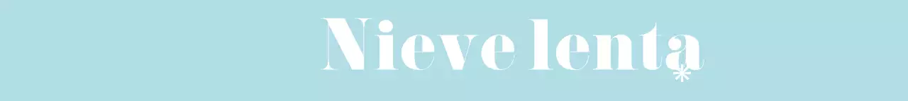 Promoción de una empresa de ropa con un concepto invernal limpio en azul claro y blanco.