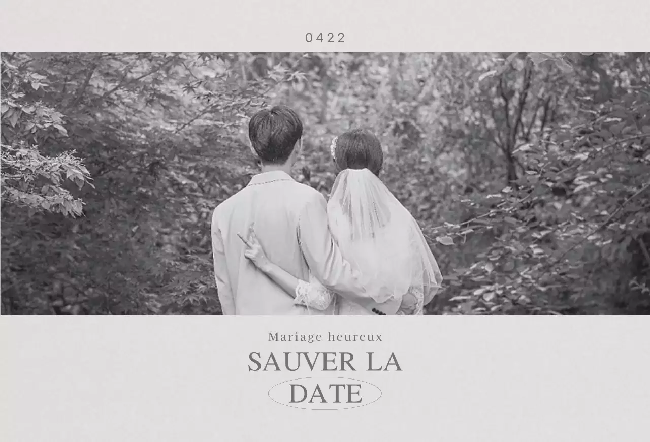 Une invitation de mariage sobre avec des photos de mariage en noir et blanc