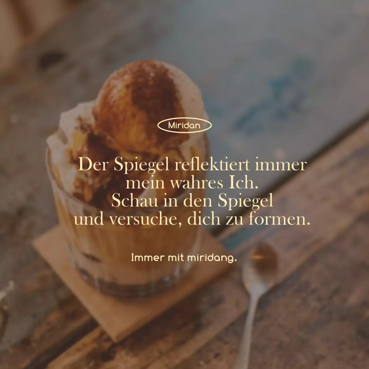 Emotionale und einfache Café-Foto-Text-Kombination im Stil von Café-Waren und -Werbung