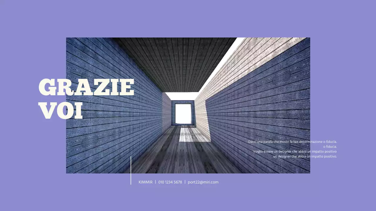 Un portfolio pulito, color malva e beige, per la preparazione al lavoro di uno studente universitario.