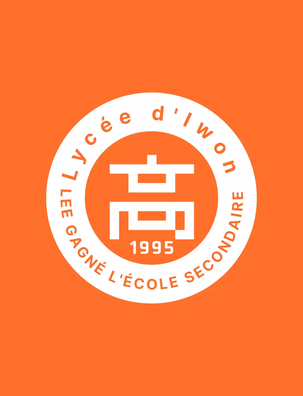 T-shirt pour le personnel du festival de l'école secondaire dans un style épuré, orange et blanc, avec un logo en forme d'emblème