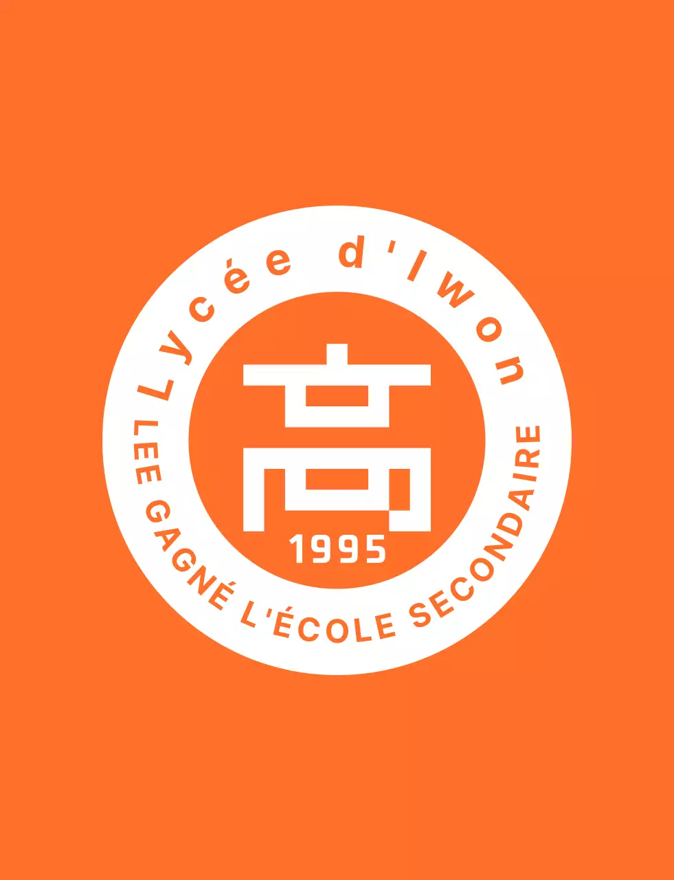 T-shirt pour le personnel du festival de l'école secondaire dans un style épuré, orange et blanc, avec un logo en forme d'emblème