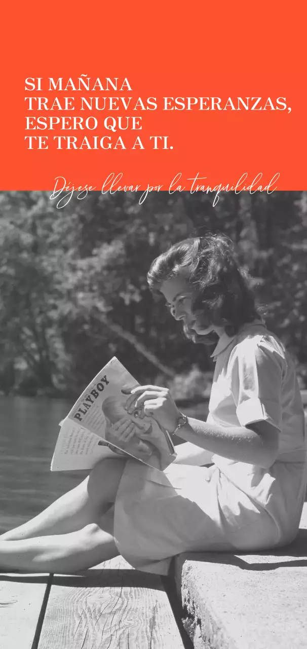 Mercancía sentimental con una foto vintage en blanco y negro de una mujer vestida de naranja.