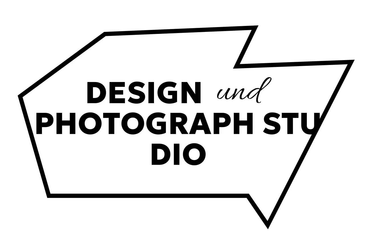 Schwarzer Schriftzug mit einfachen Formen