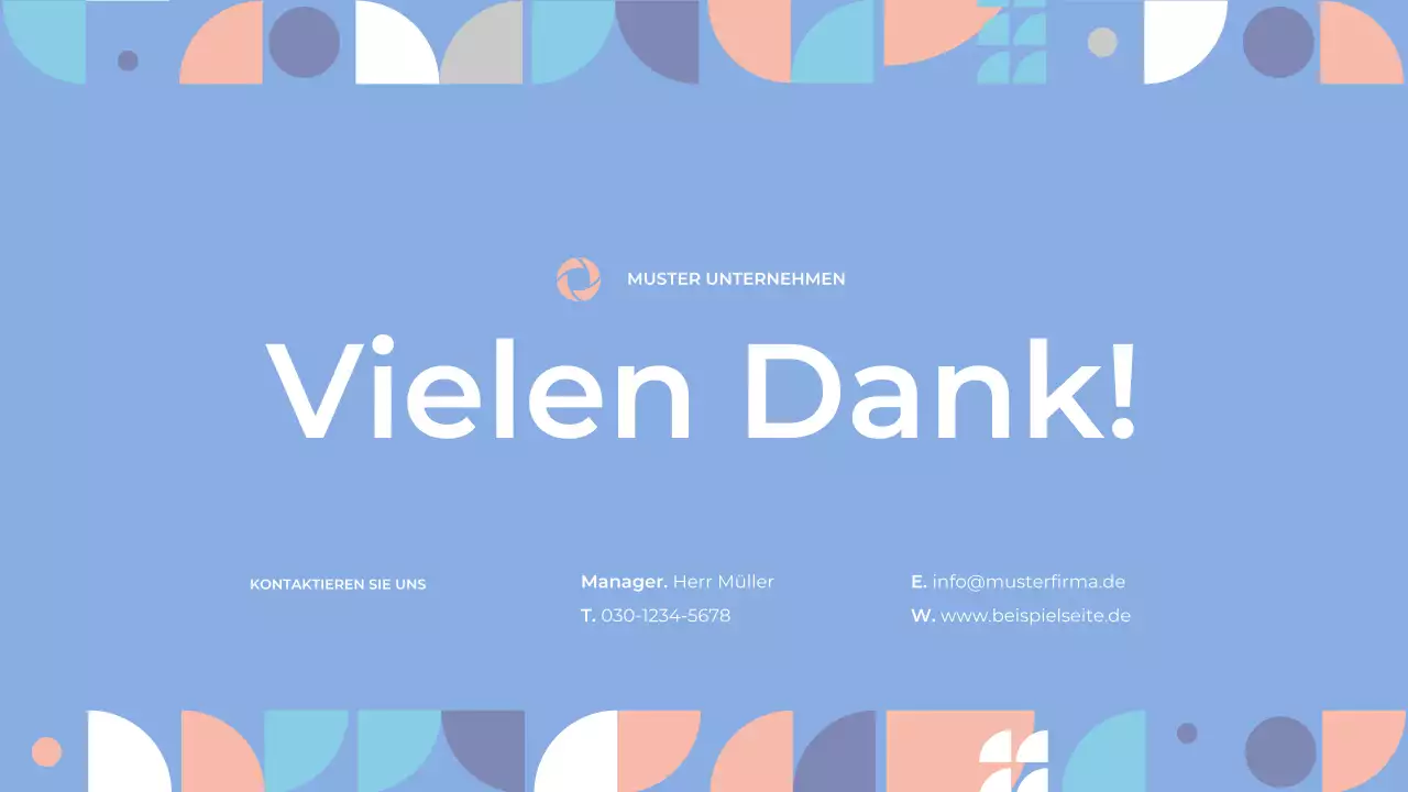 Prospekt mit klaren Formen in Blau und Rosa