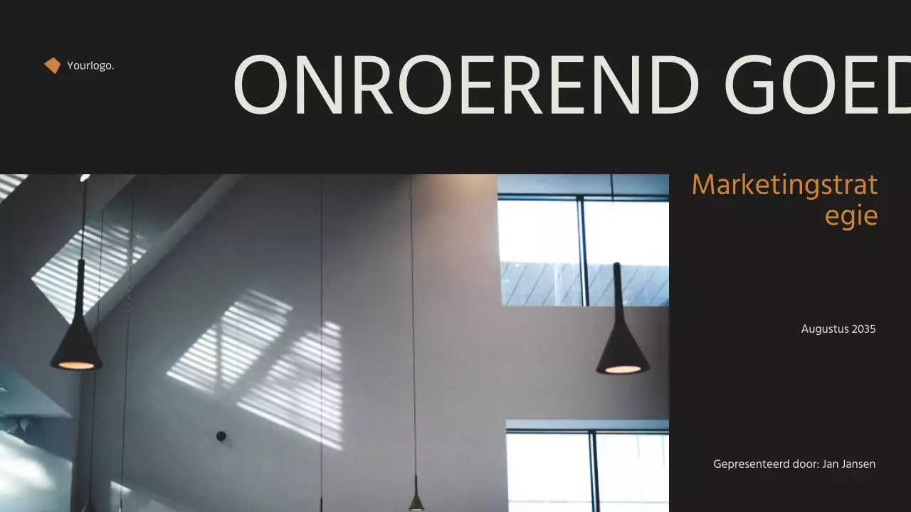 Zwart en Oranje Minimal Elegant Aankondiging Vastgoed Marketing Strategie