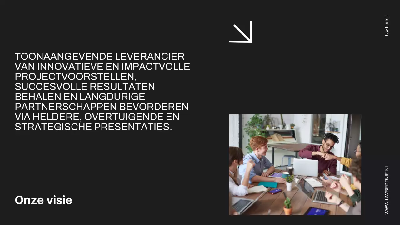 Minimalistisch zakelijk projectvoorstel in zwart en ivoor