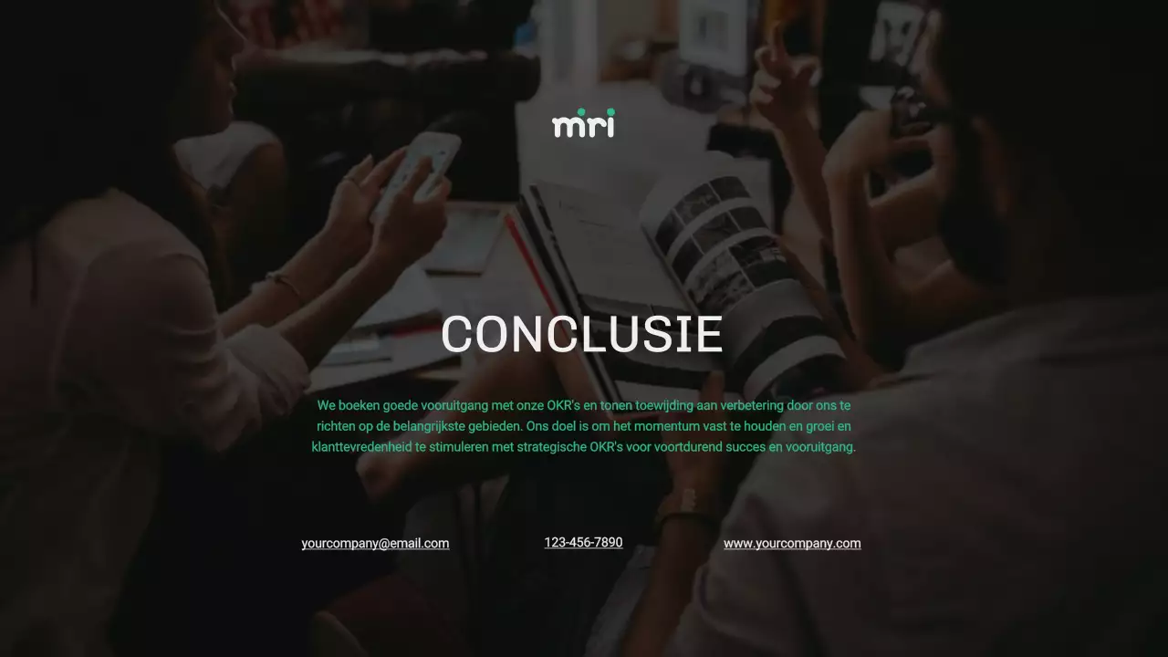 Groen en blauw modern OKR-rapport