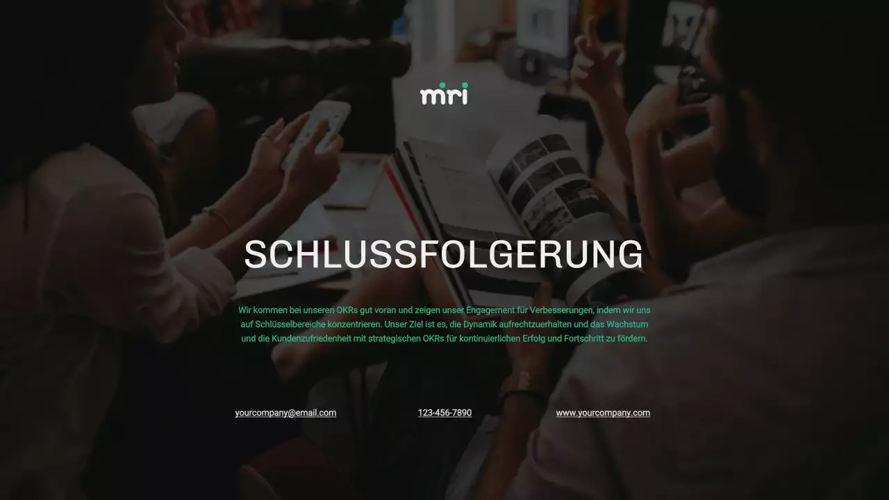 Grüner und blauer moderner OKR-Bericht