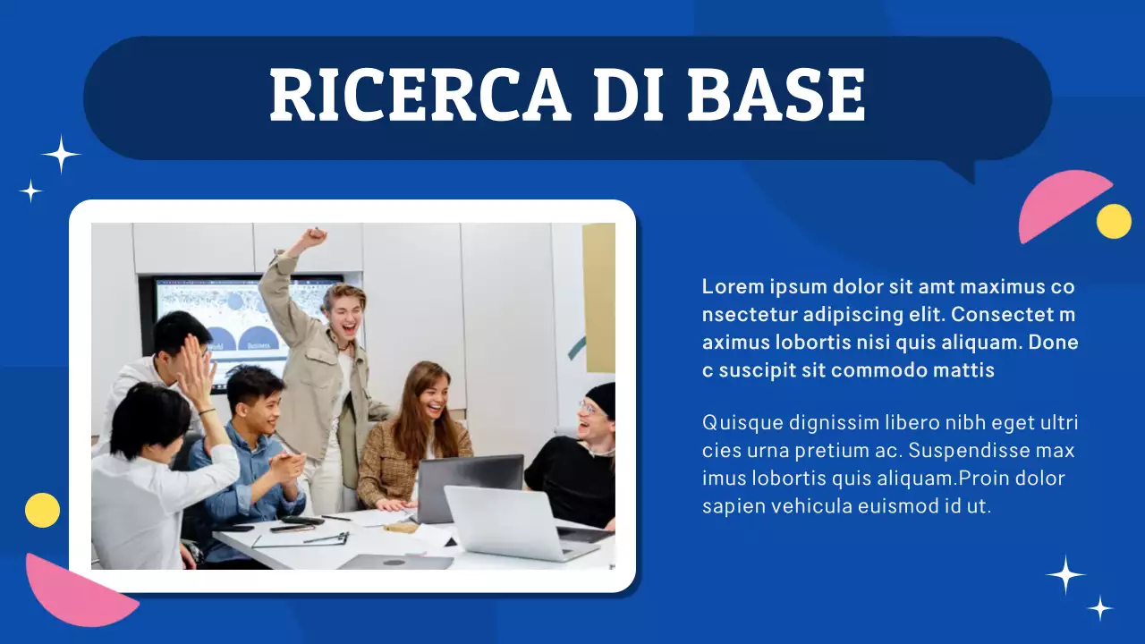 Materiale di classe per il progetto di gruppo in grassetto blu e rosa