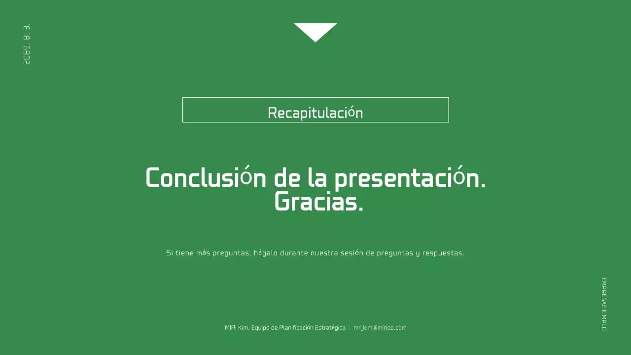 Informe corporativo sencillo en blanco y verde