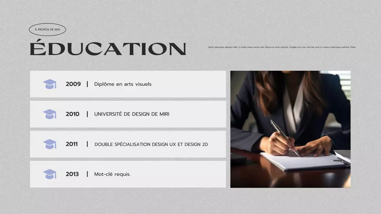 présentation d'un portfolio créatif gris