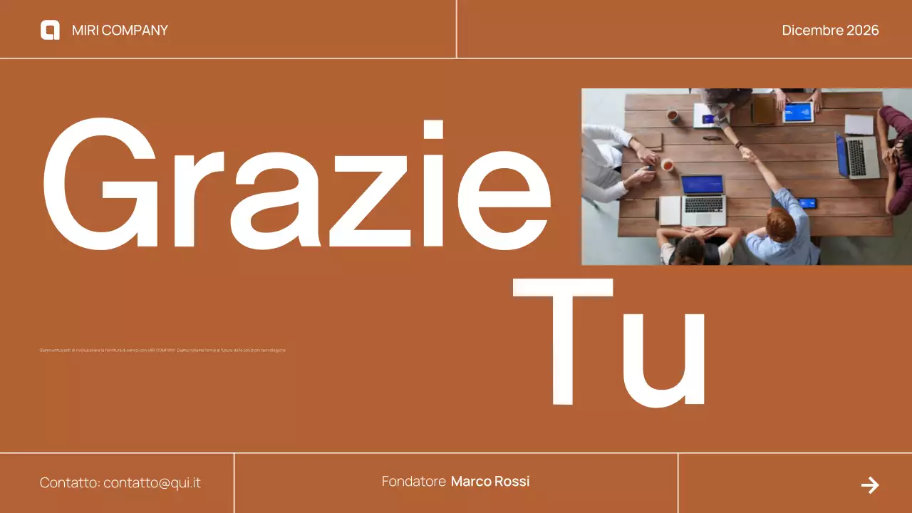 Proposta di un moderno pitch deck aziendale di colore marrone