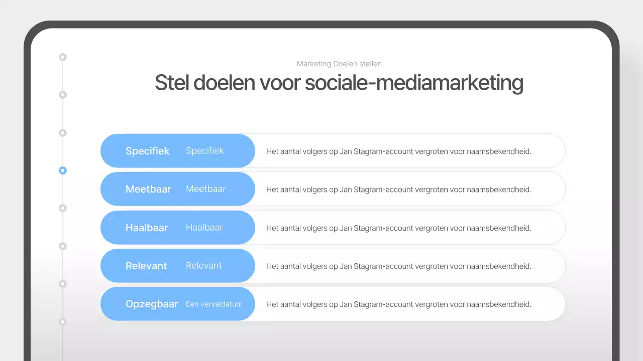 Eenvoudig voorstel voor sociale-mediamarketing in lichtblauw
