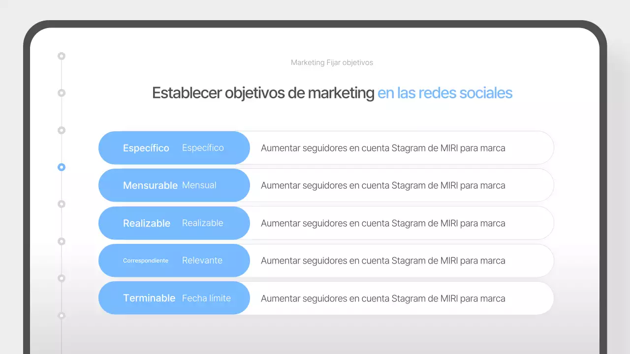 Propuesta sencilla de marketing en redes sociales en azul claro