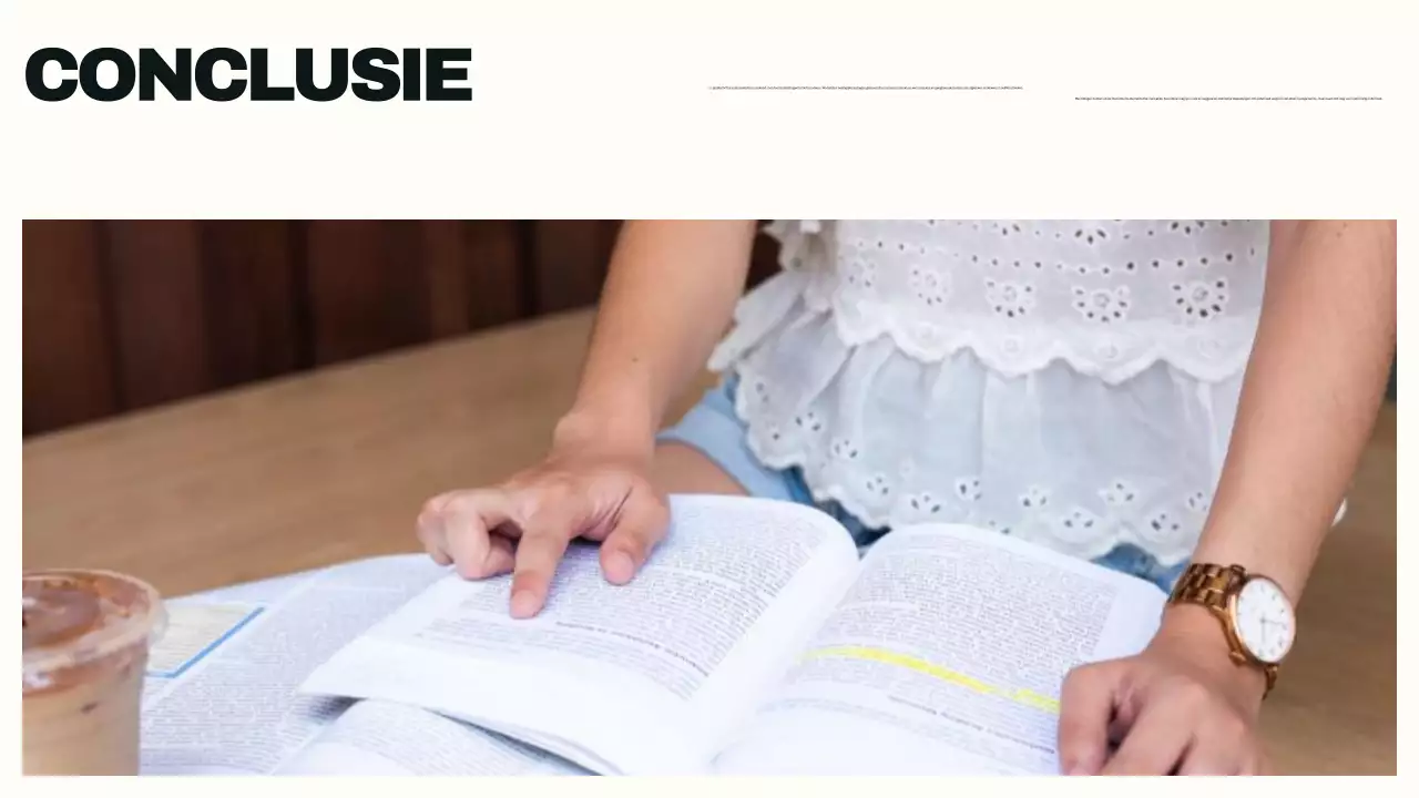 Beige Professionele Scriptiepresentatie