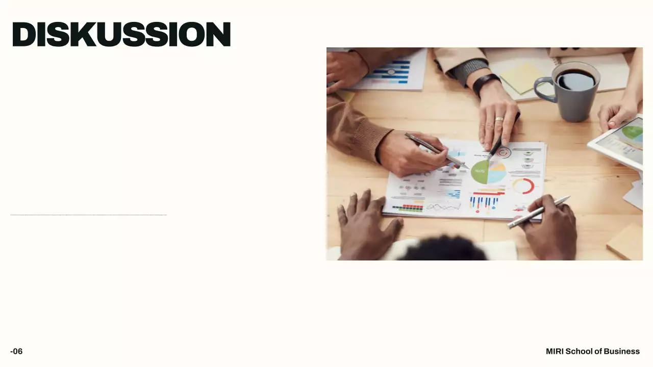 Beige Professionelle Dissertation Präsentation