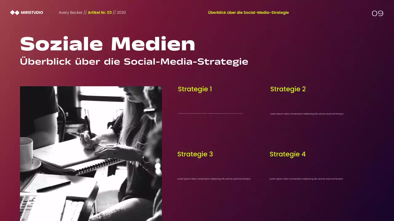 Präsentation moderner minimalistischer Marketingstrategien in Kastanienbraun