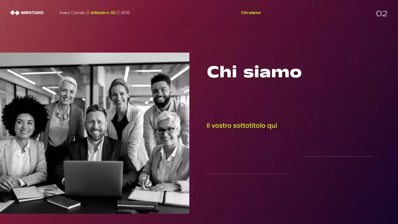 Presentazione delle strategie di marketing minimaliste moderne Maroon