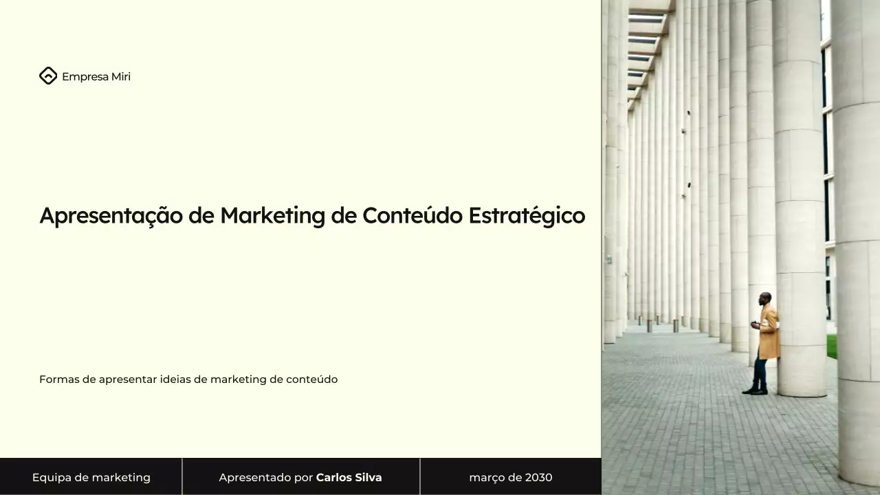 Apresentação da estratégia de marketing de conteúdo em creme e preto