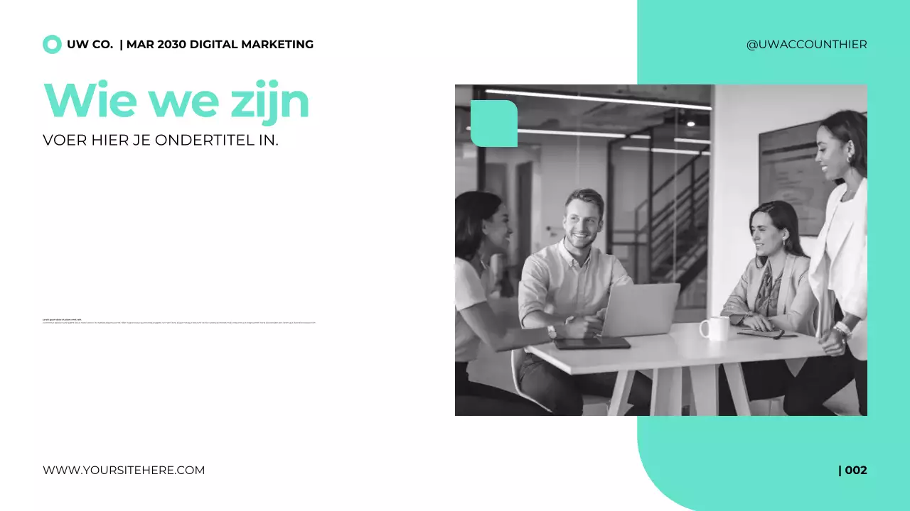 Presentatiesjabloon voor digitaal marketingbureau in een strakke, moderne stijl